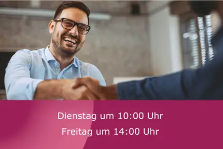 Ein Mann lächelt und schüttelt die Hand eines anderen Mannes. Im Vordergrund befindet sich ein Textfeld mit den Worten: "Dienstag um 10:00 Uhr" und "Freitag um 14:00 Uhr".